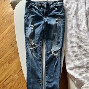NEVER WORN jeans. Tags are ripped but they do not fit.